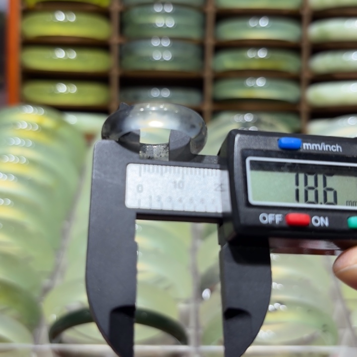 未镶嵌岫玉手镯天然