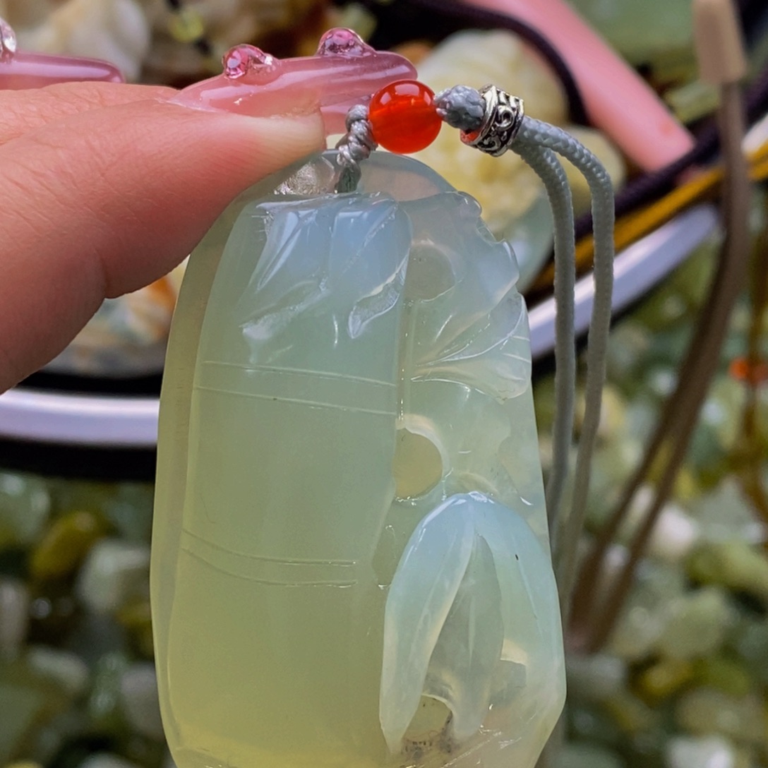 蛇纹石玉颈饰未镶嵌