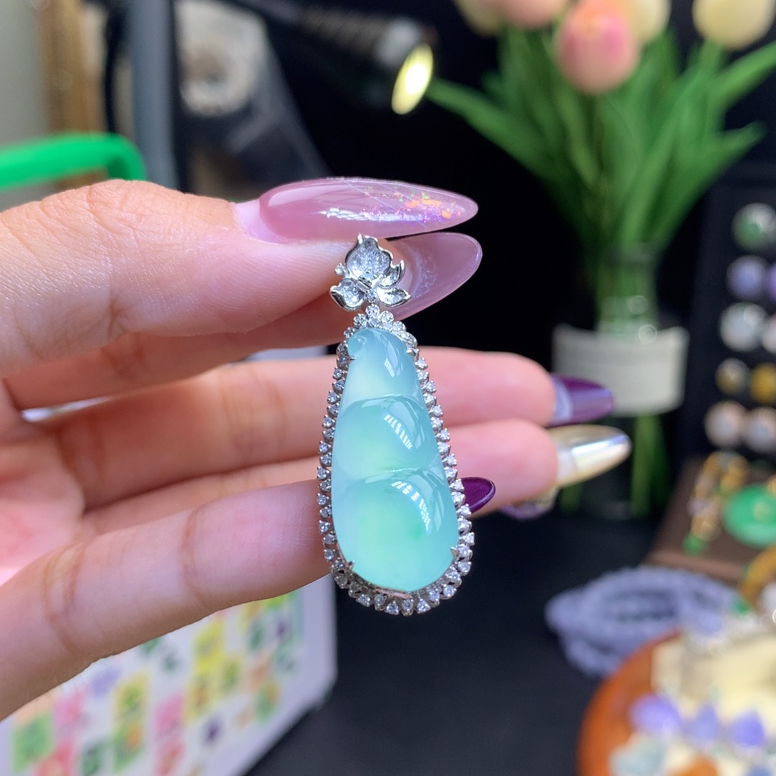 翡翠18K金镶嵌颈饰