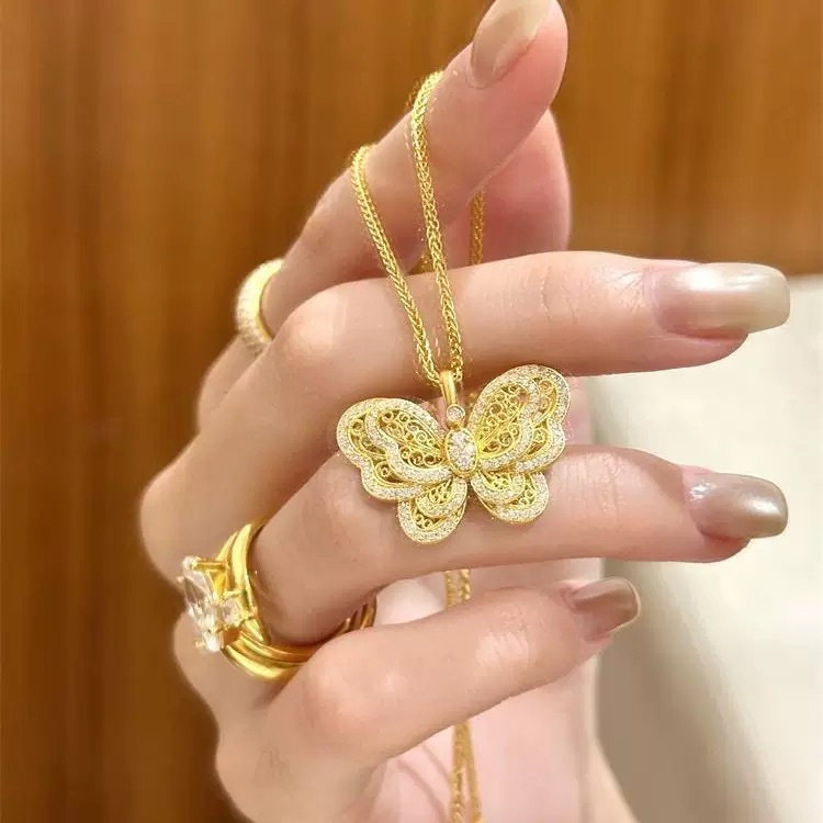 铜合金项链 轻奢高级感镂空蝴蝶项链女时尚百搭精致镶嵌锆石吊坠