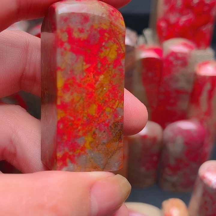 昌化鸡血石昌化鸡血石质地优良