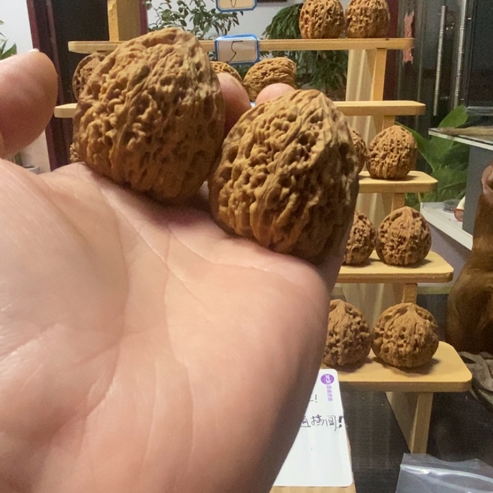 好***生文玩核桃吊坠南疆石炮弹