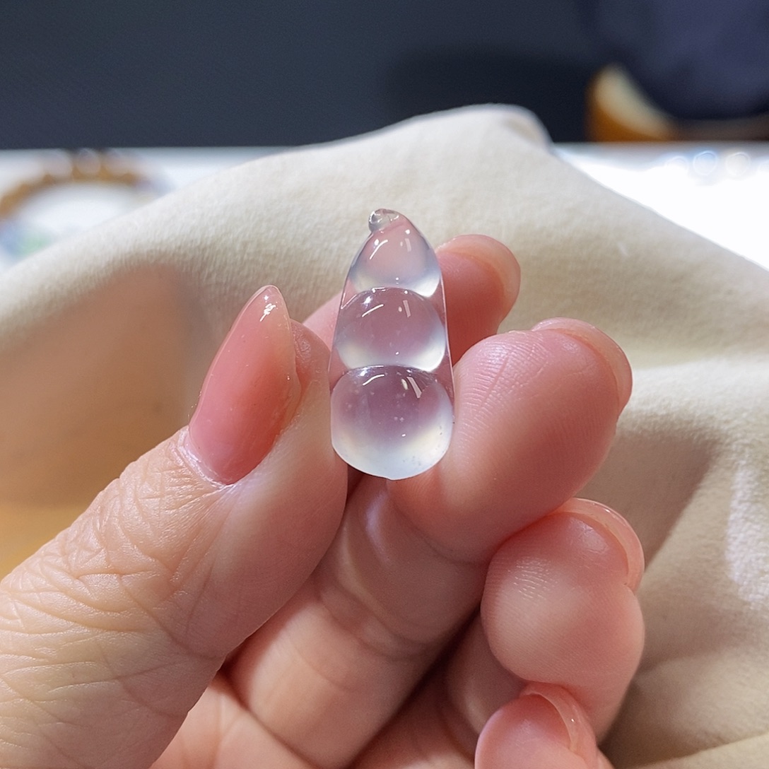 翡翠挂件未镶嵌豆子