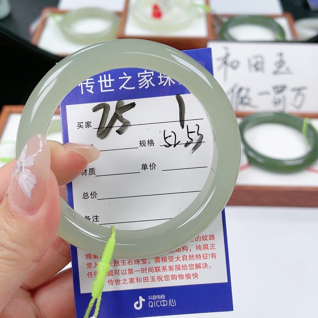 和田玉手镯未镶嵌