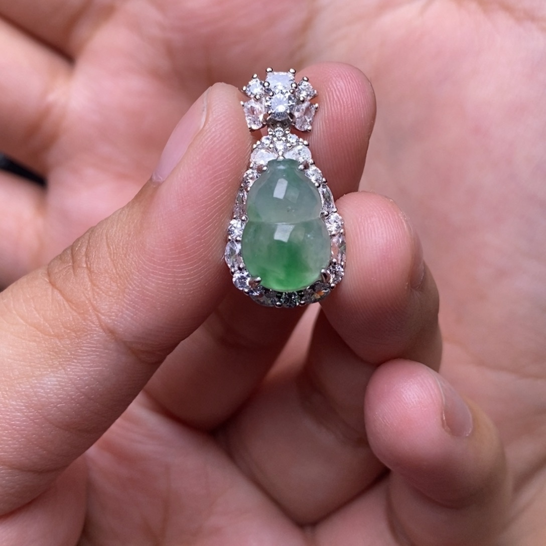 翡翠银S925镶嵌吊坠(赠链)