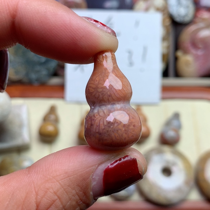 硅化珊瑚（珊瑚玉）颈饰未镶嵌