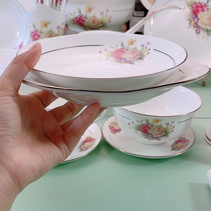 欢***容45%以上骨粉骨瓷7⃣️寸方盘1⃣️个7⃣️寸圆深盘1⃣️个