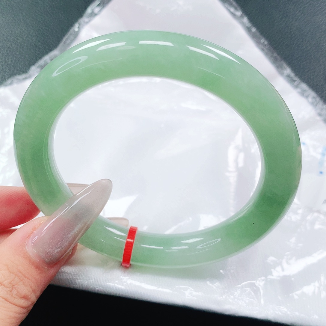 翡翠手镯未镶嵌57圈