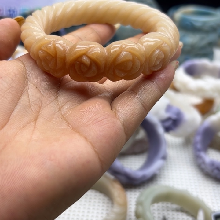 石英岩玉手镯未镶嵌叮*