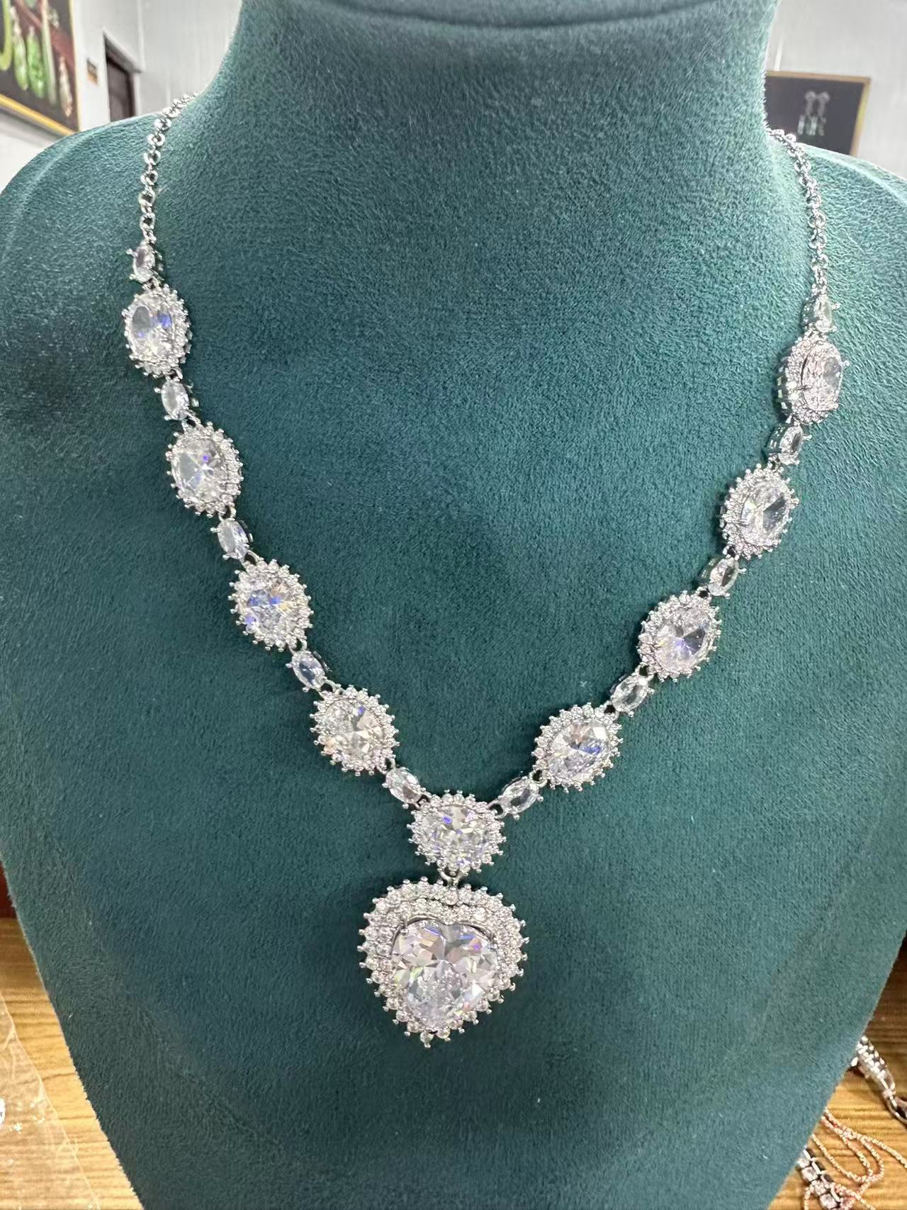         主播推荐高货吊坠280