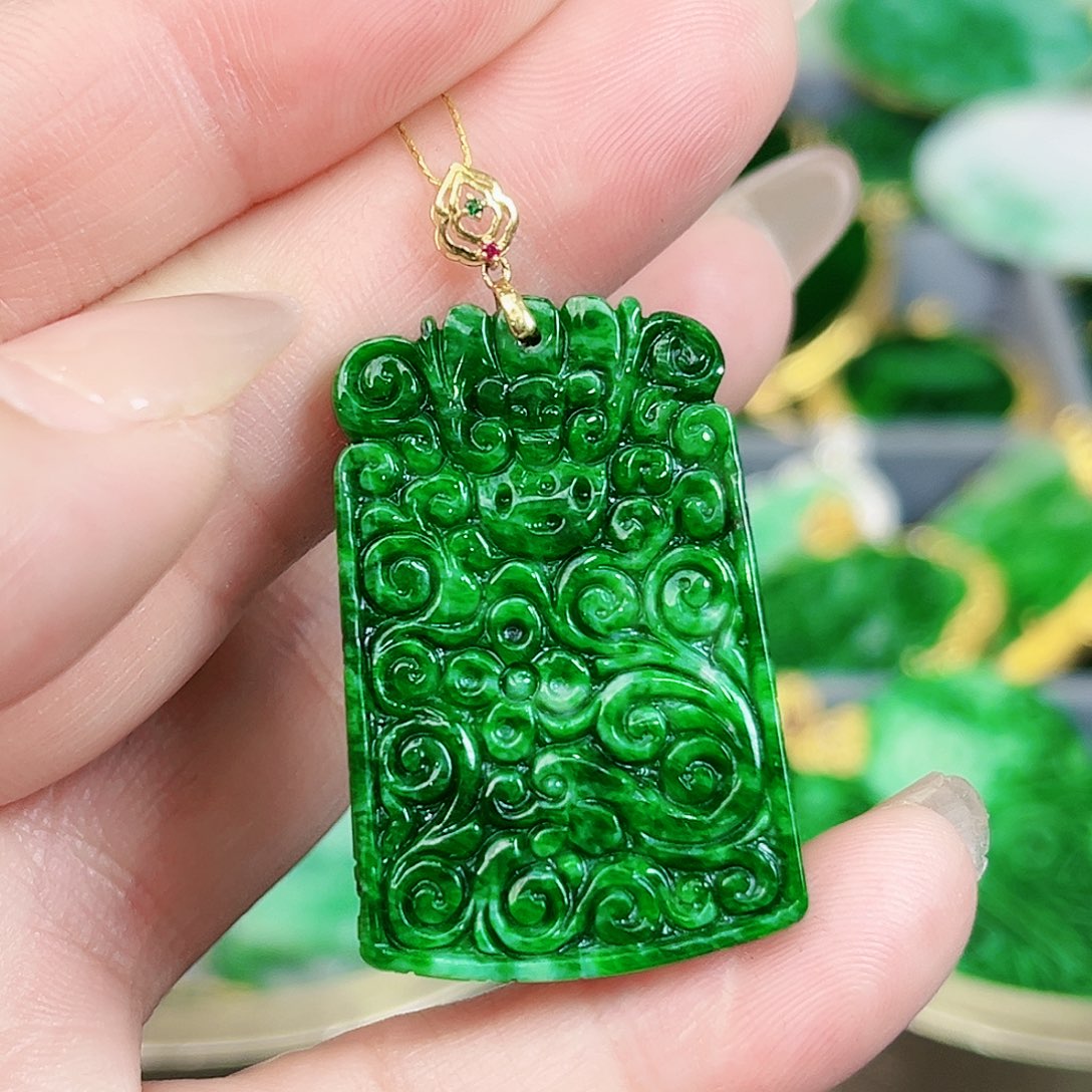 翡翠颈饰18K金镶嵌吊坠