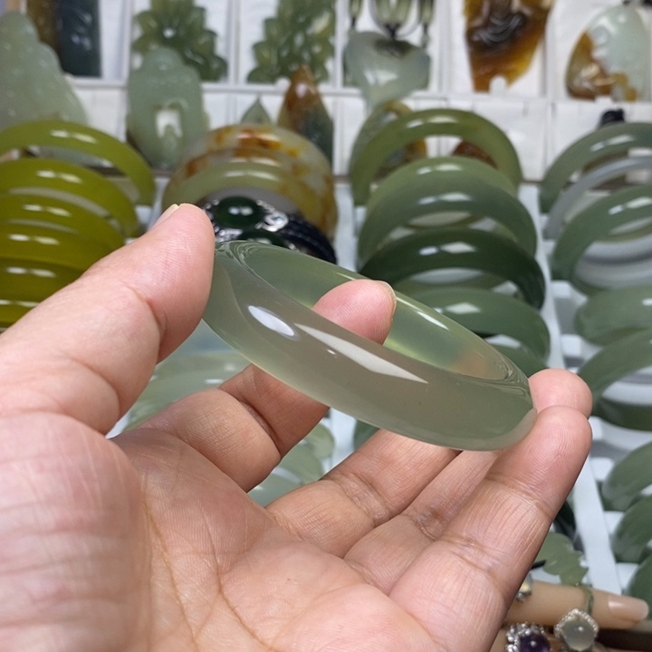 蛇纹石玉手镯未镶嵌