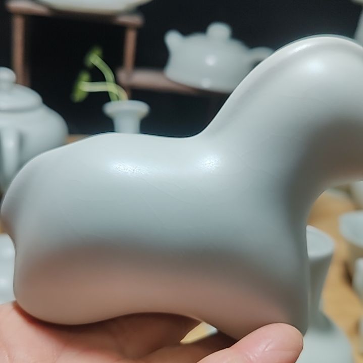 官瓷天青釉小马驹