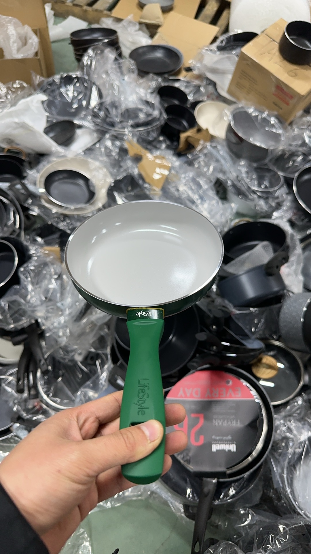 A10煎炒锅口径18cm，高度4cm,外贸尾货，介意勿拍，