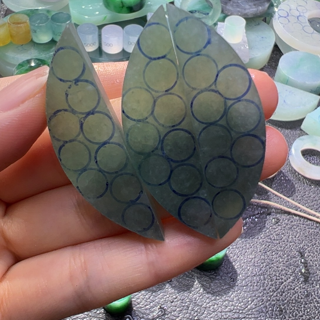 墨***妍定制翡翠未镶嵌翡翠