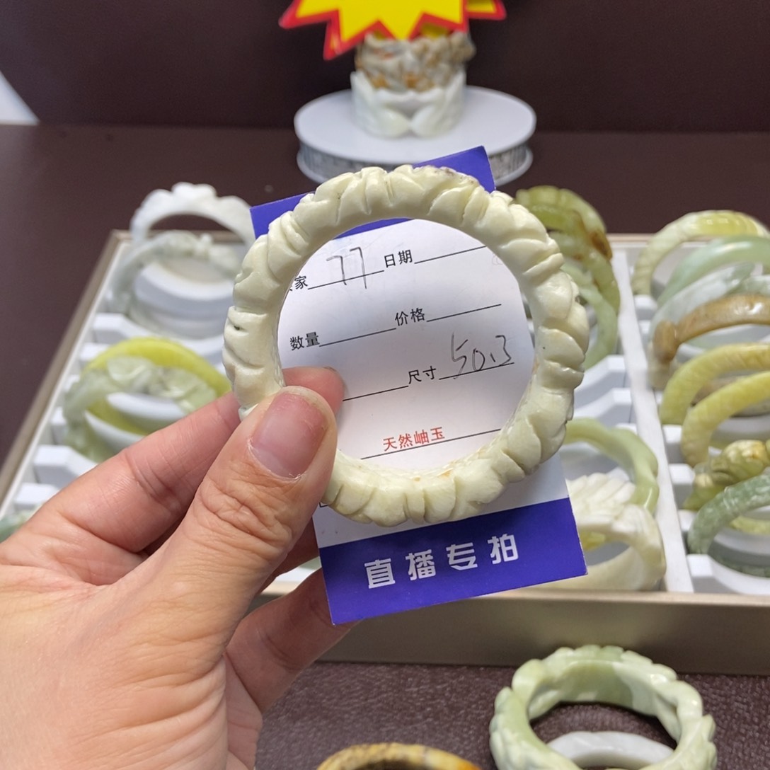 蛇纹石玉手镯未镶嵌