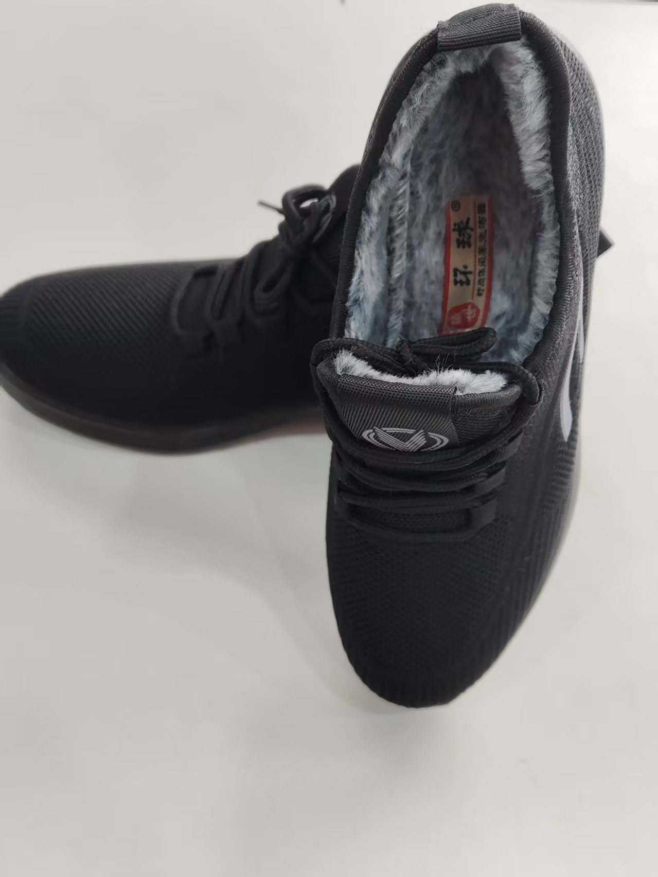 潮流休闲风纯色布鞋系带加绒防滑加厚款棉鞋男士百搭