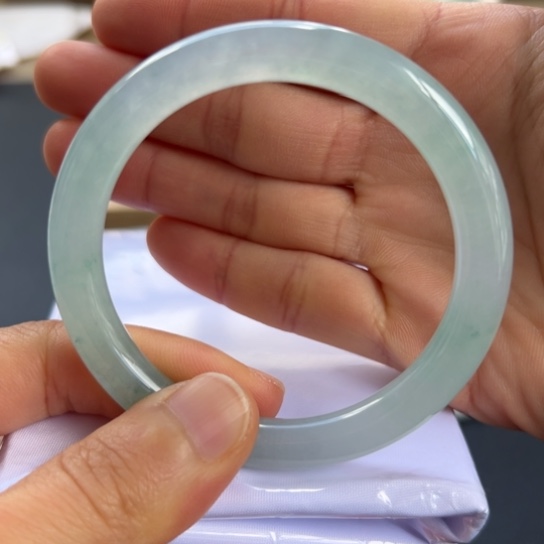 翡翠手镯未镶嵌手镯