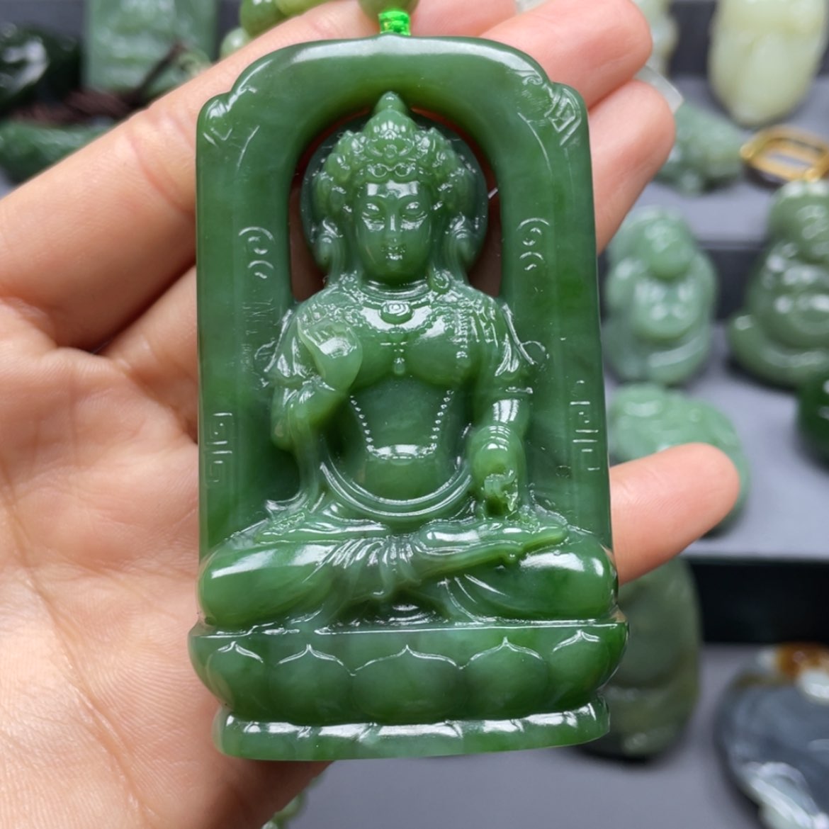 【闪购商品】和田玉未镶嵌吊坠现***寞