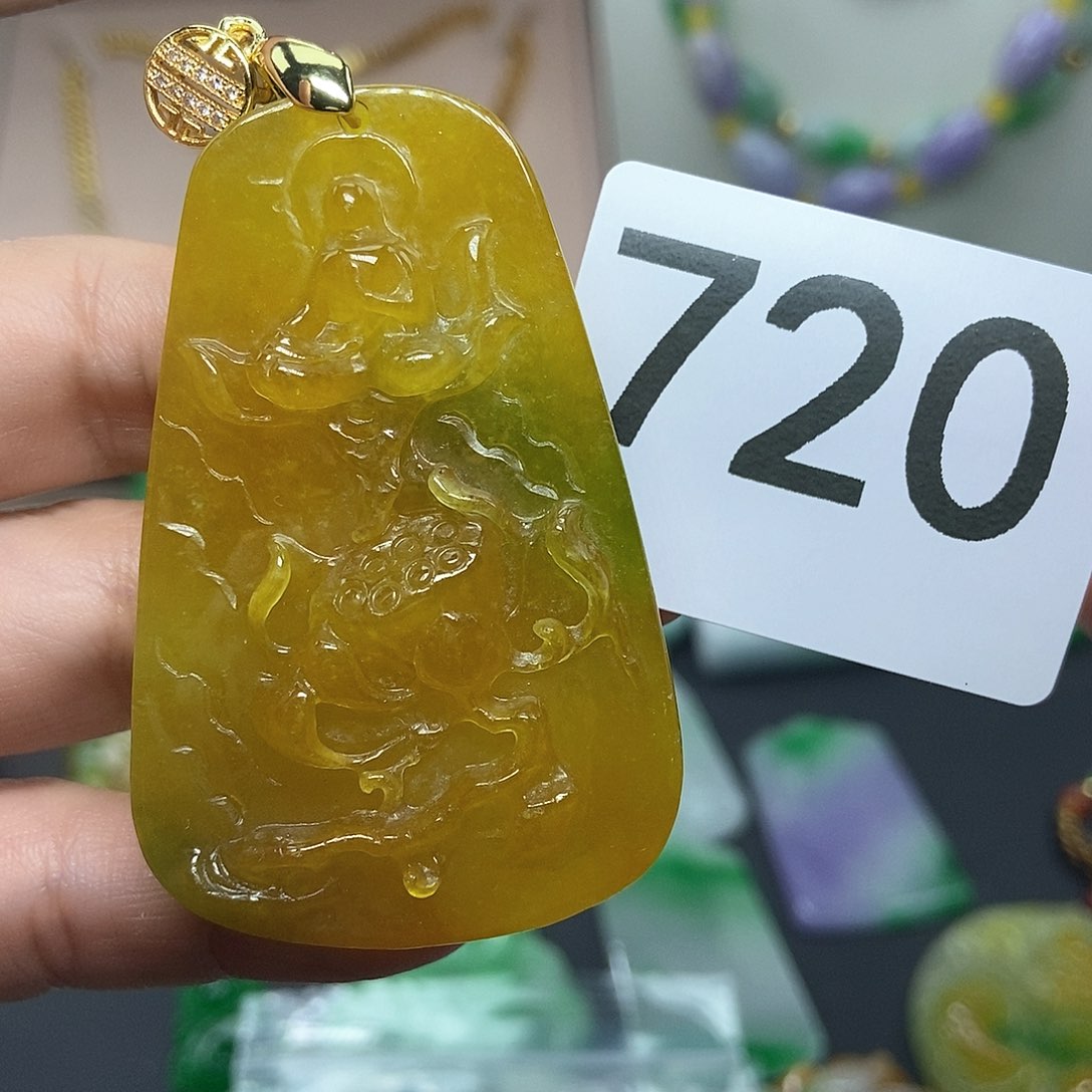 翡翠吊坠(赠链)未镶嵌