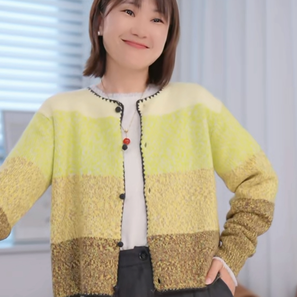 纯山羊绒渐变色花纱圆领开衫针织衫毛衣