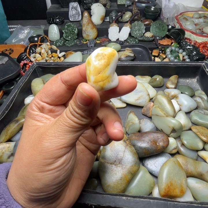 和田玉未镶嵌珠宝半成品