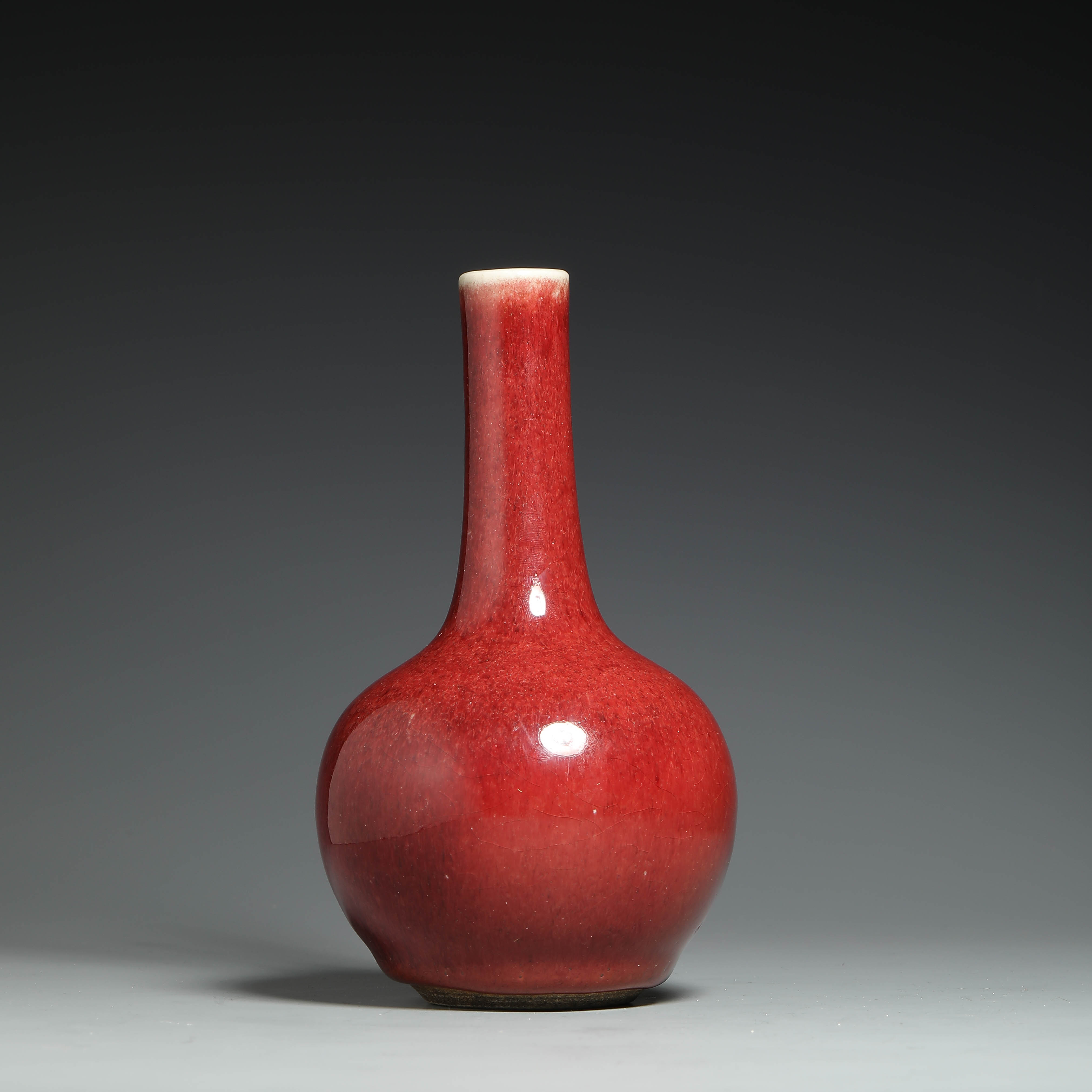 9165 清乾隆 钧红釉小天球瓶