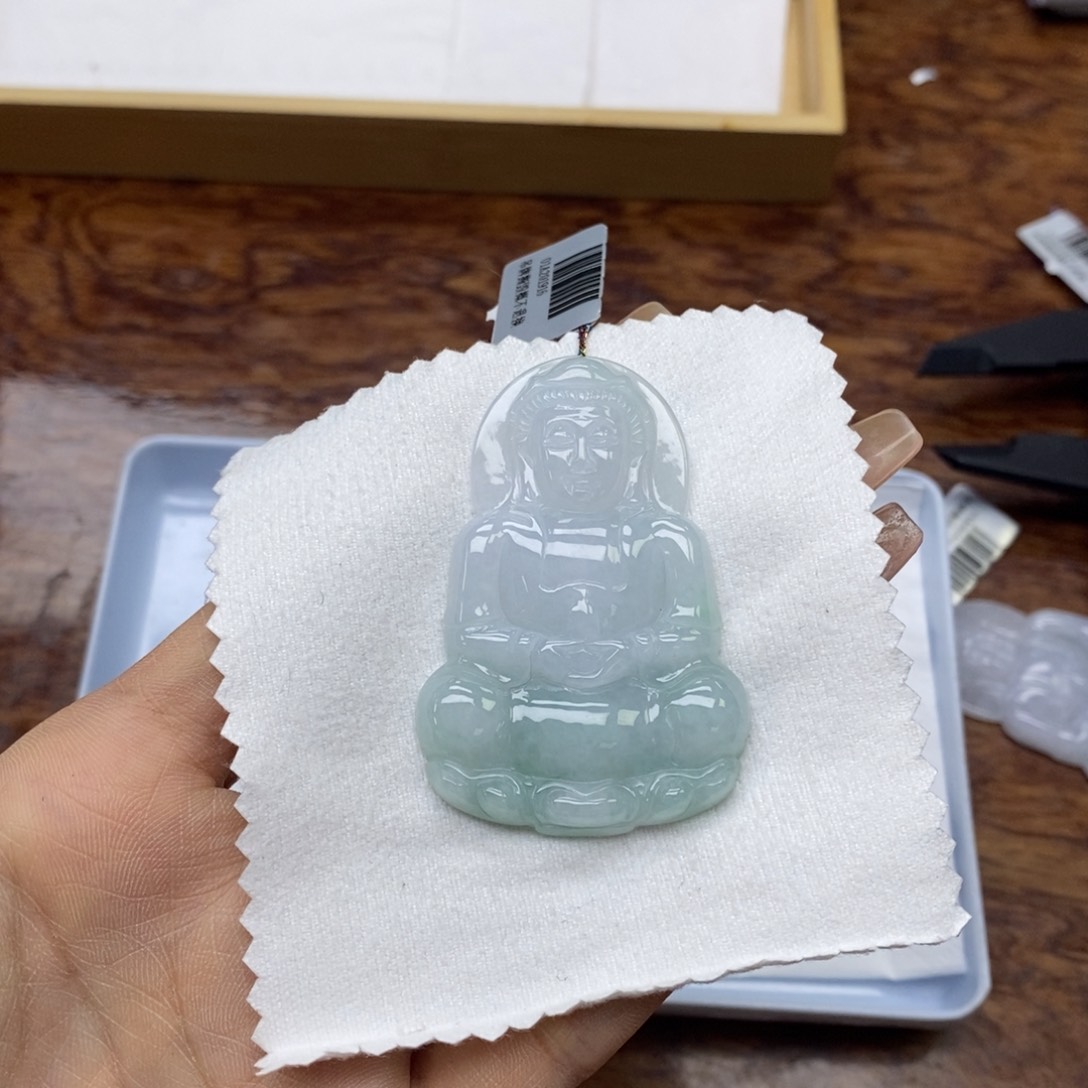 翡翠颈饰未镶嵌观音