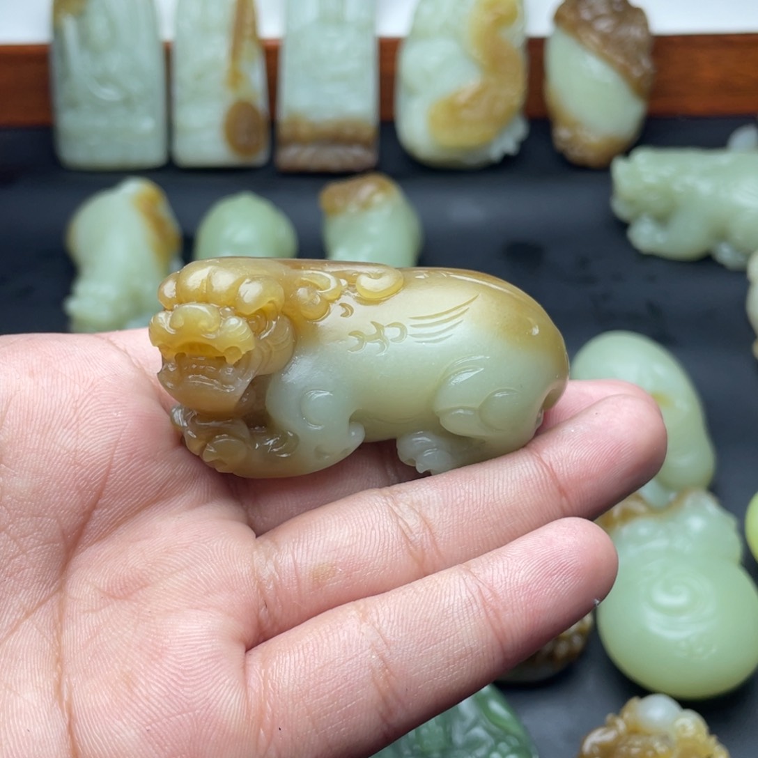 和田玉（糖玉）颈饰未镶嵌九**冰