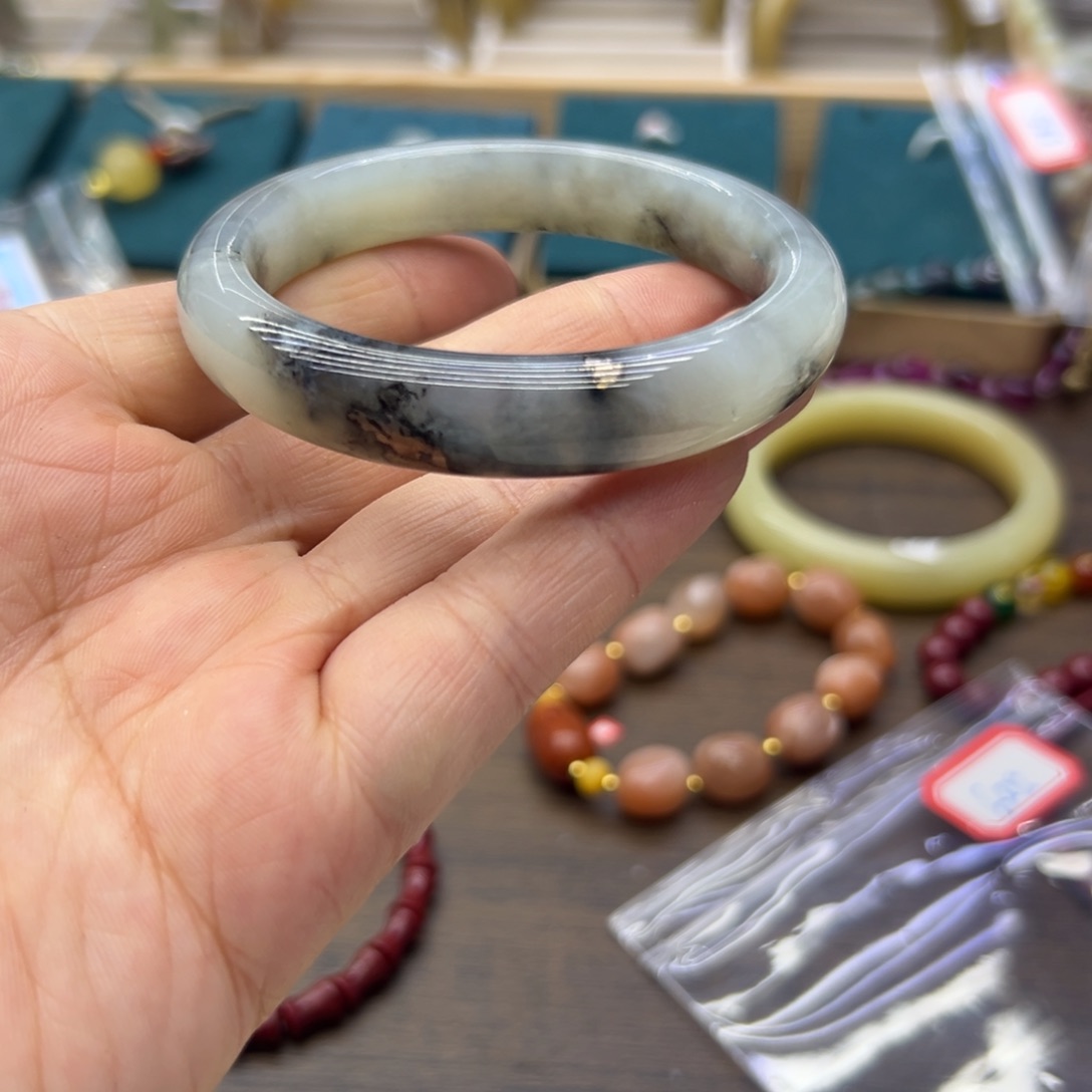 和田玉未镶嵌手镯55.8圈围258