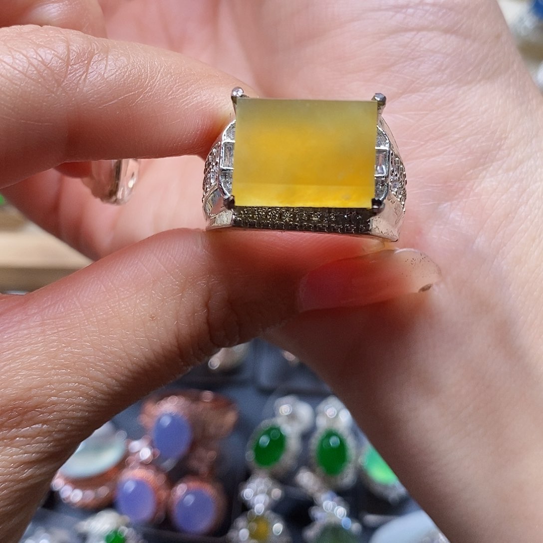 翡翠戒指未镶嵌翡翠戒指