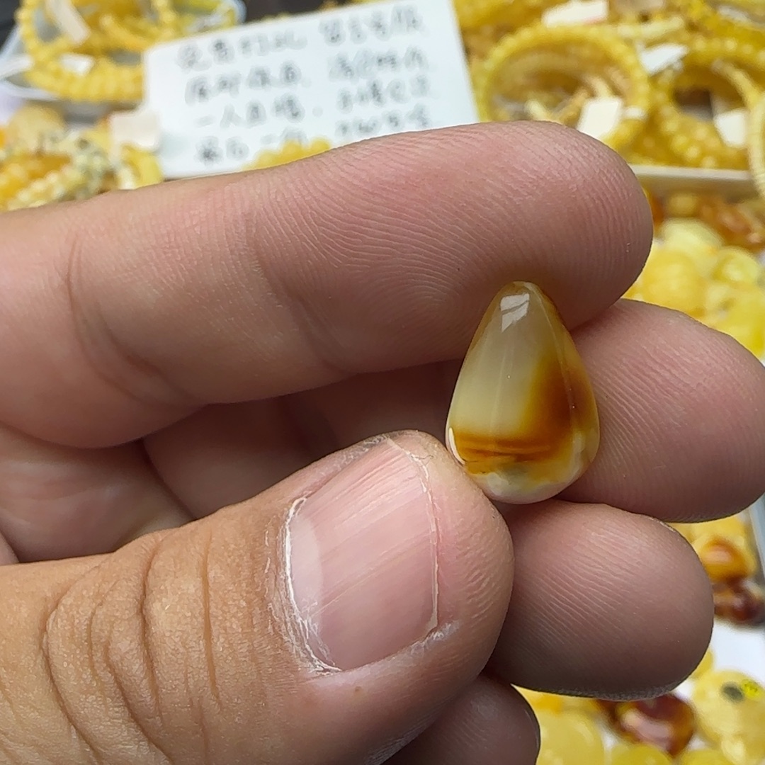 琥珀未镶嵌裸石0.76克