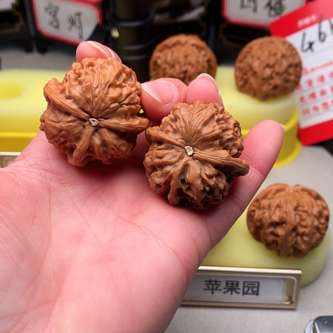 胖****吊坠文玩核桃37尺三棱497号