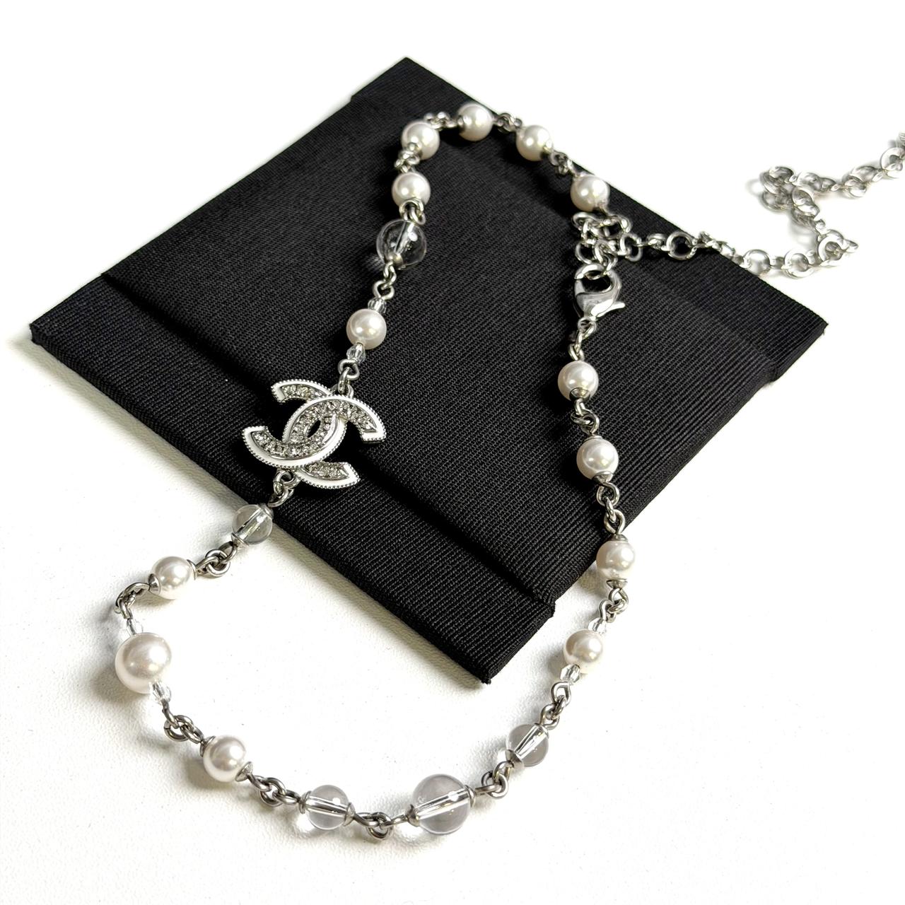 Chanel银色细闪双C透明珠珠短项链