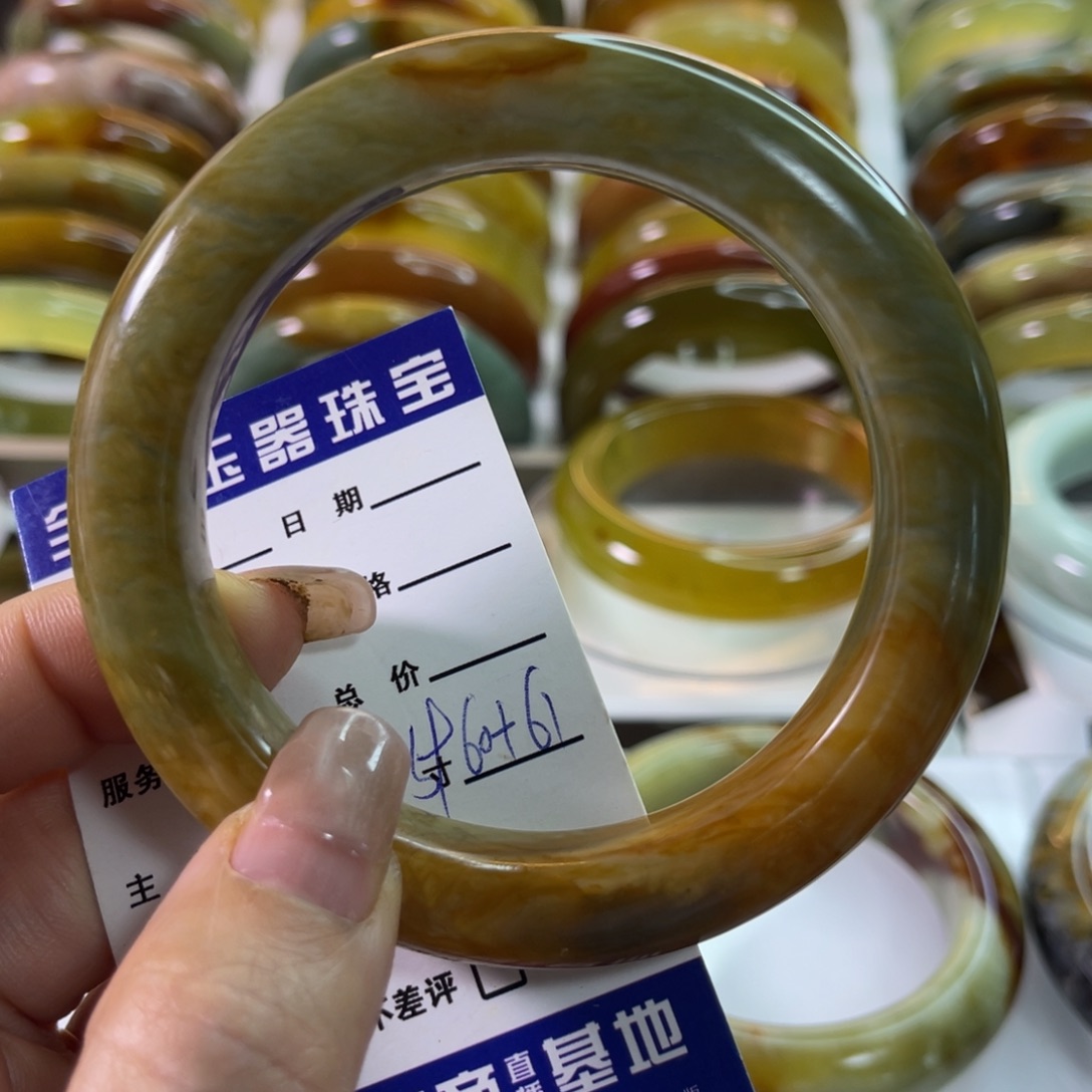 未镶嵌蛇纹石玉吊坠