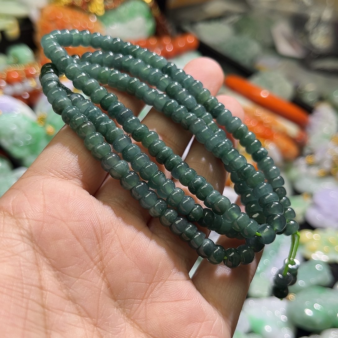 翡翠未镶嵌颈饰待编织