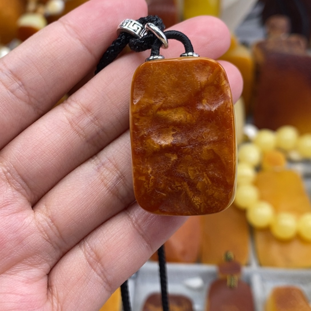 琥珀吊坠(赠链)未镶嵌