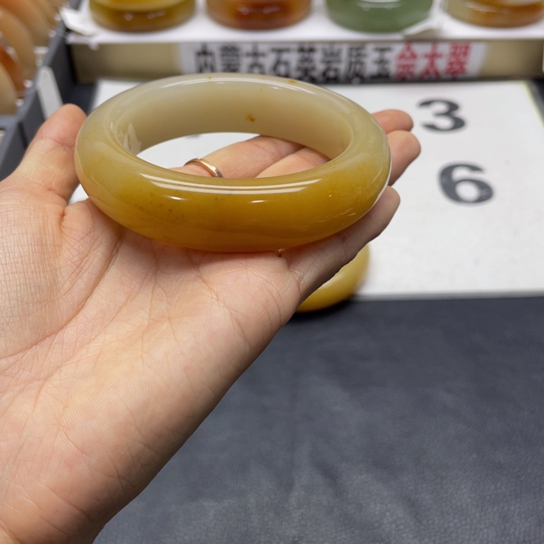 石英质玉手镯未镶嵌娇*