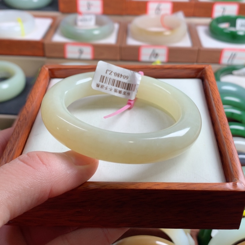 【闪购商品】和田玉手镯未镶嵌54