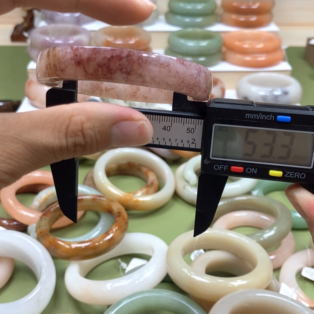 未镶嵌手镯石英岩玉