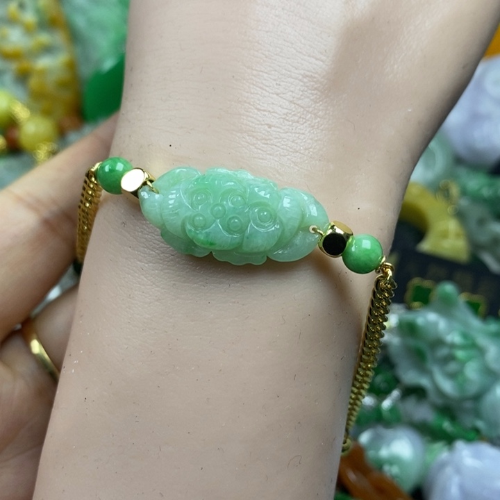 翡翠未镶嵌吊坠(赠链)