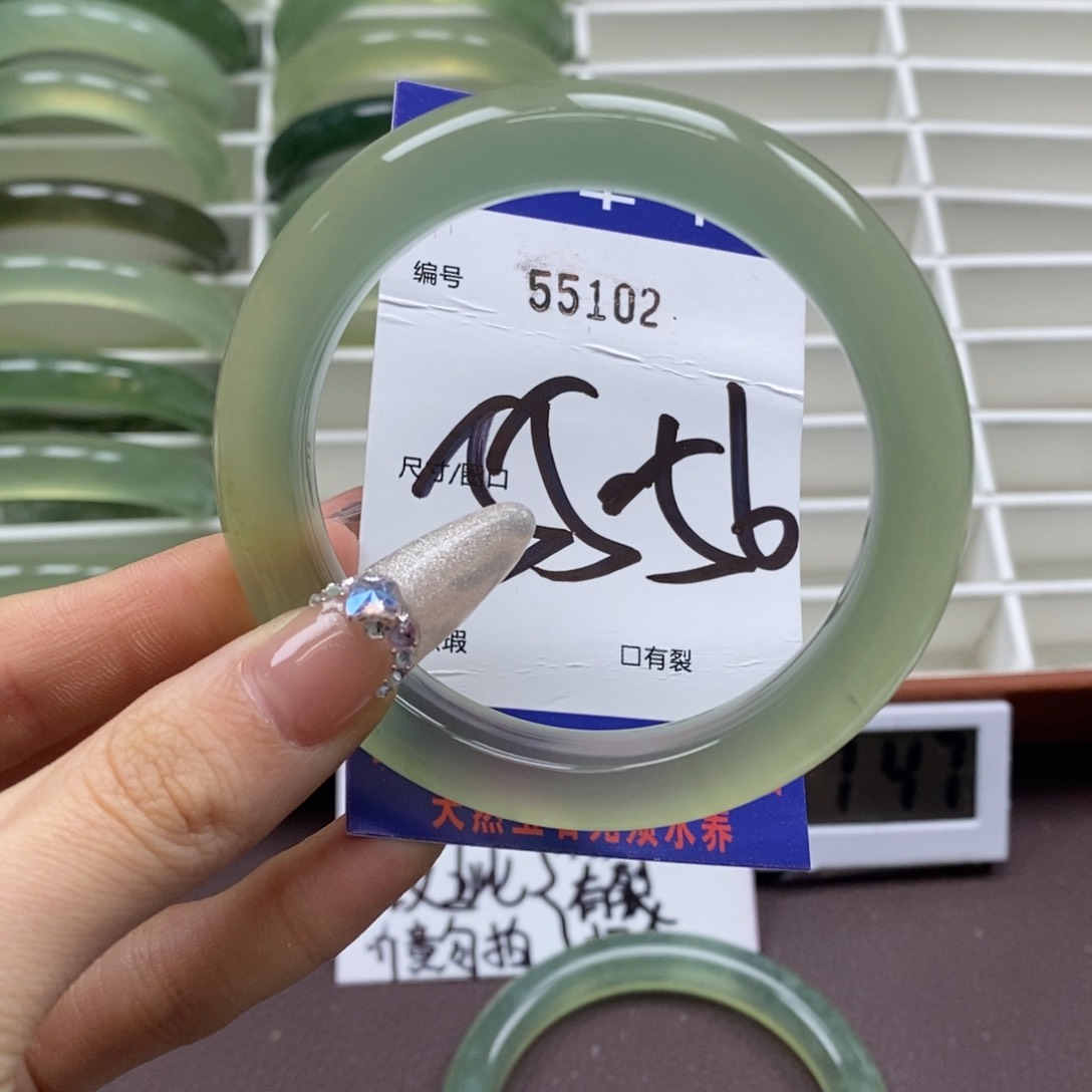 蛇纹石玉手镯未镶嵌