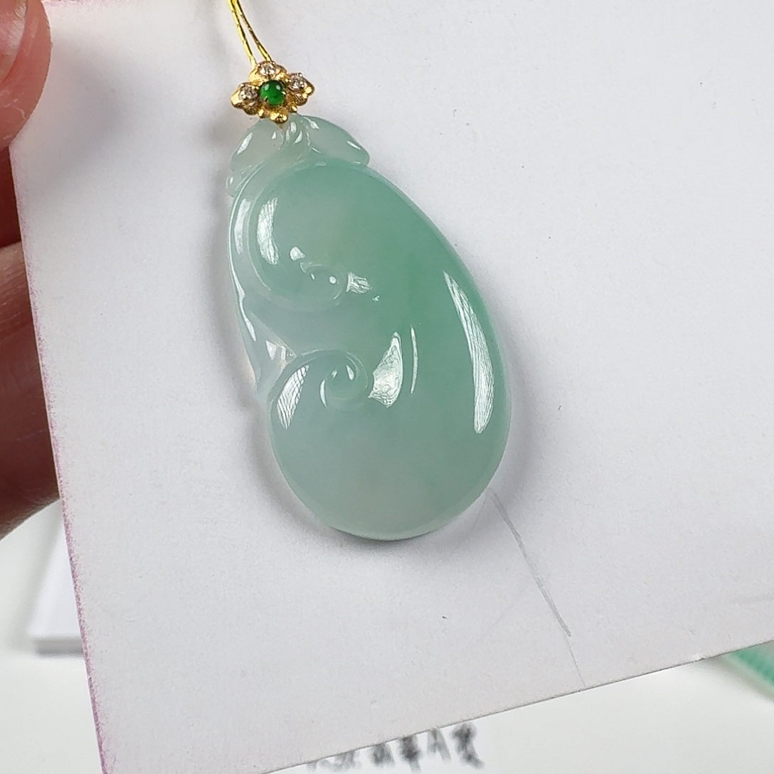 翡翠18K金镶嵌颈饰