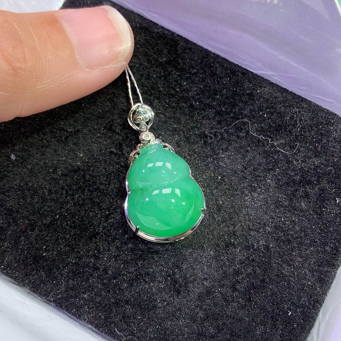 翡翠吊坠(赠链)18K金镶嵌