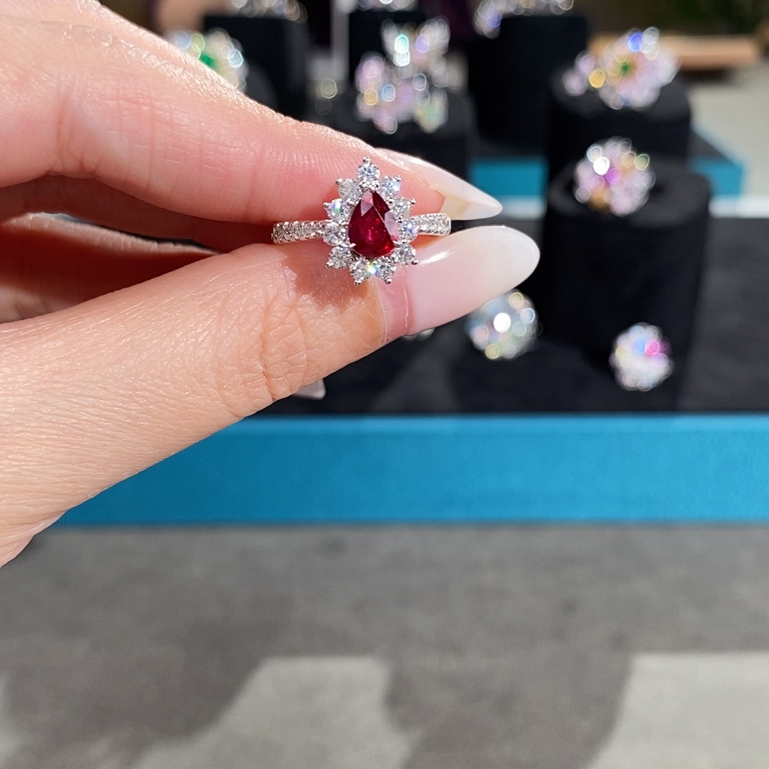 戒指红宝石18K金镶嵌1.1ct无烧鸽血红吉尔徳