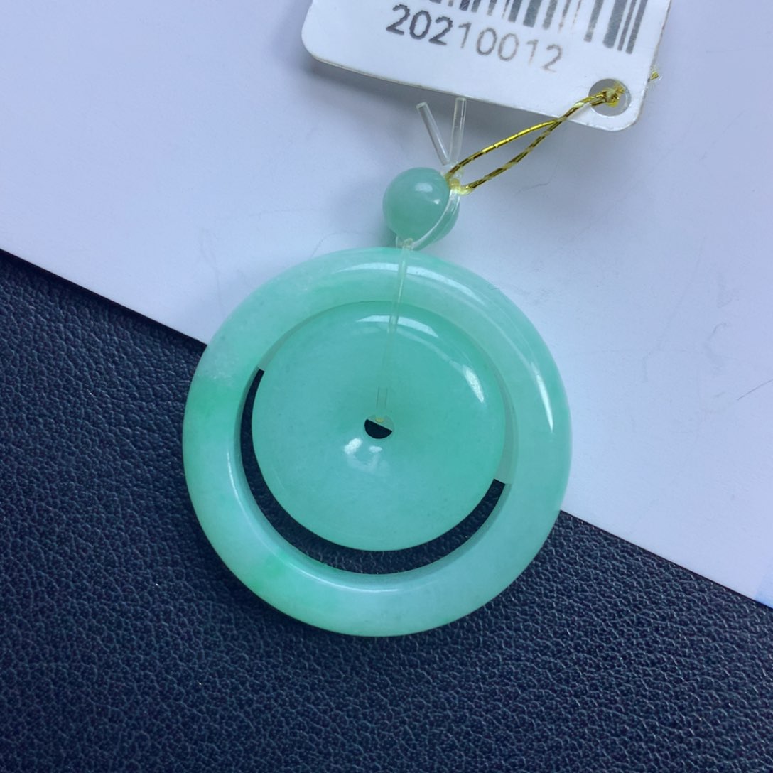 翡翠颈饰未镶嵌子母扣