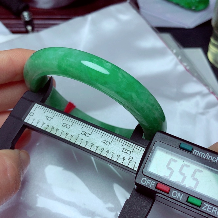 翡翠手镯未镶嵌手镯