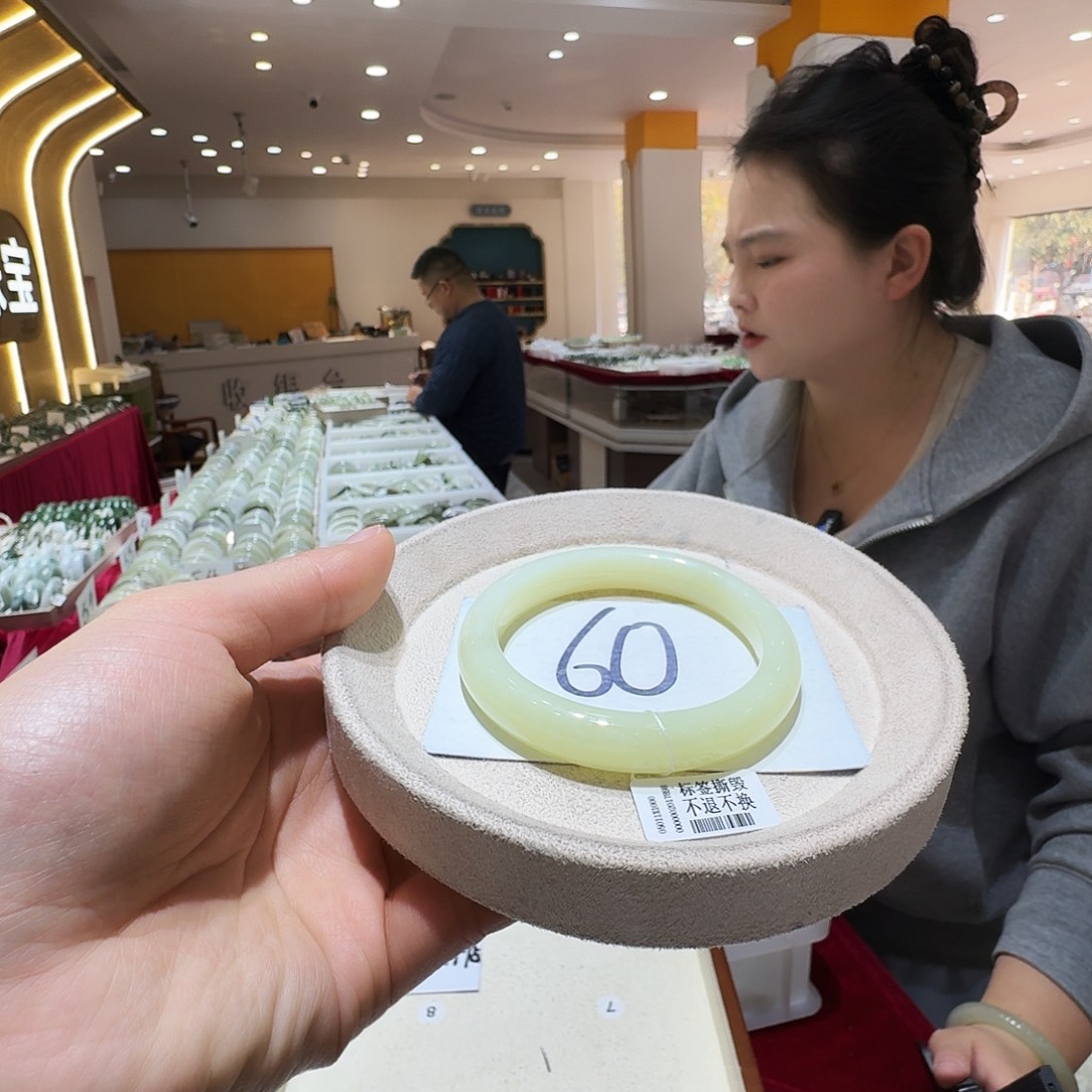 和田玉未镶嵌手镯35