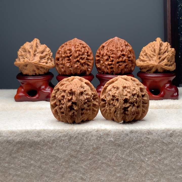 文玩核桃吊坠40尺山地白狮子