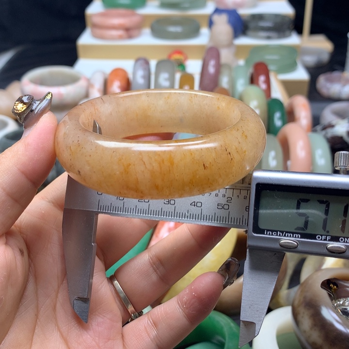 未镶嵌手镯石英质玉